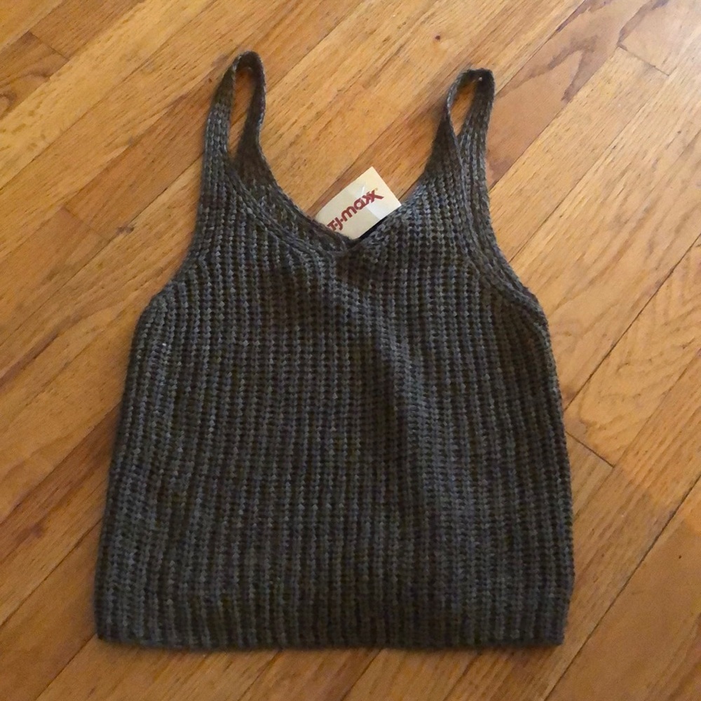 BNWT- tank top sweater